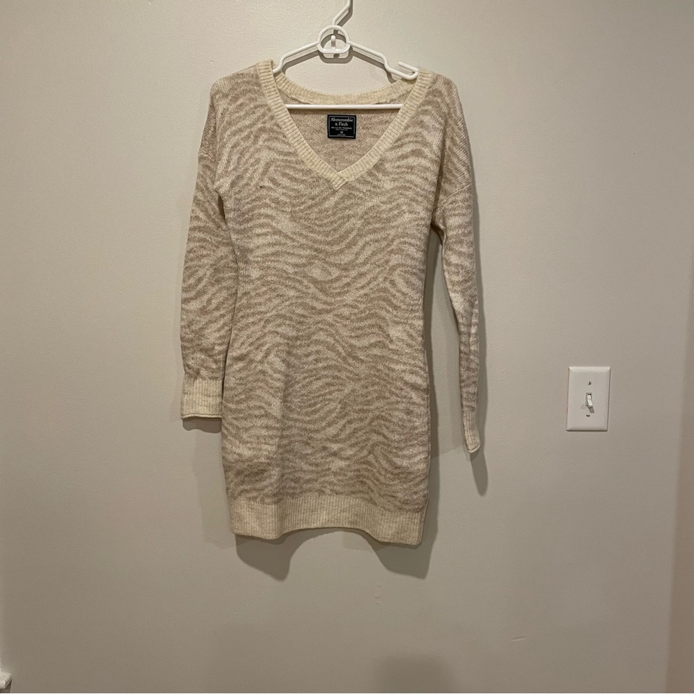 A&F Vneck Animal Pattern Sweater Dress XS